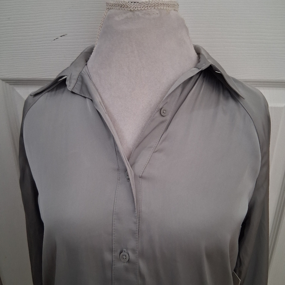 NWT Worthington Gray Shiny Button Down Shirt Size XS - Picture 2 of 10
